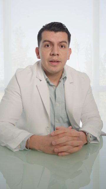 Tu “yo” del futuro no necesita suerte: necesita prevención.

Muchas complicaciones no empiezan con dolor… empiezan con hipertensión silenciosa, diabetes que nadie detectó y colesterol fuera de control. Y cuando aparecen los síntomas, a veces ya llevan años avanzando.

En Medicina Interna vemos el panorama completo: antecedentes familiares, hábitos, comorbilidades y riesgos reales. La idea no es “apagar fuegos”, es construir un plan integral y, si se requiere, coordinar un equipo multidisciplinario para proteger tu calidad de vida hoy y mañana.

Si quieres revisar tu salud con enfoque completo, agenda una valoración en Morgan Centro de Alta Especialidad o mándanos un mensaje.